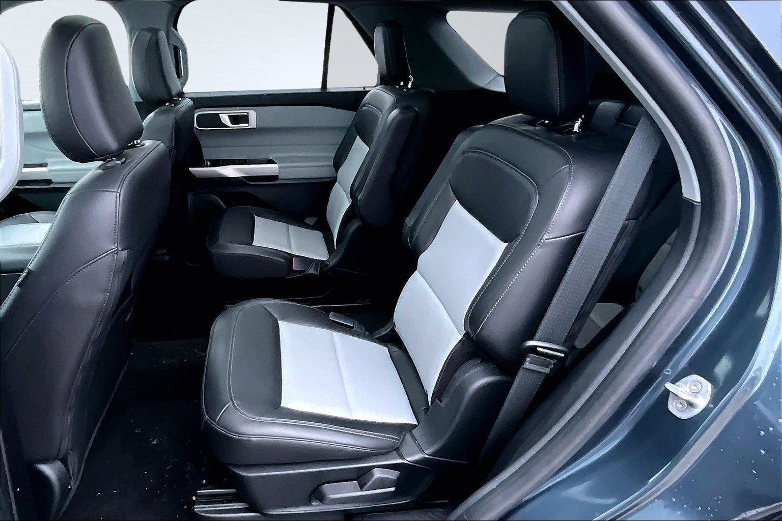 Certified 2022 Ford Explorer XLT w/ Equipment Group 202A image 17