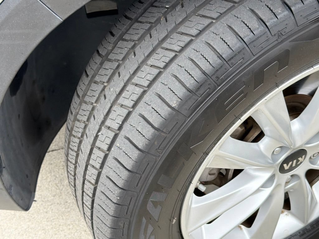 Used 2020 Kia Sorento LX FWD image 18
