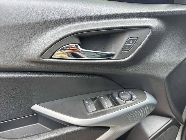 Used 2024 Chevrolet Trax RS FWD image 19