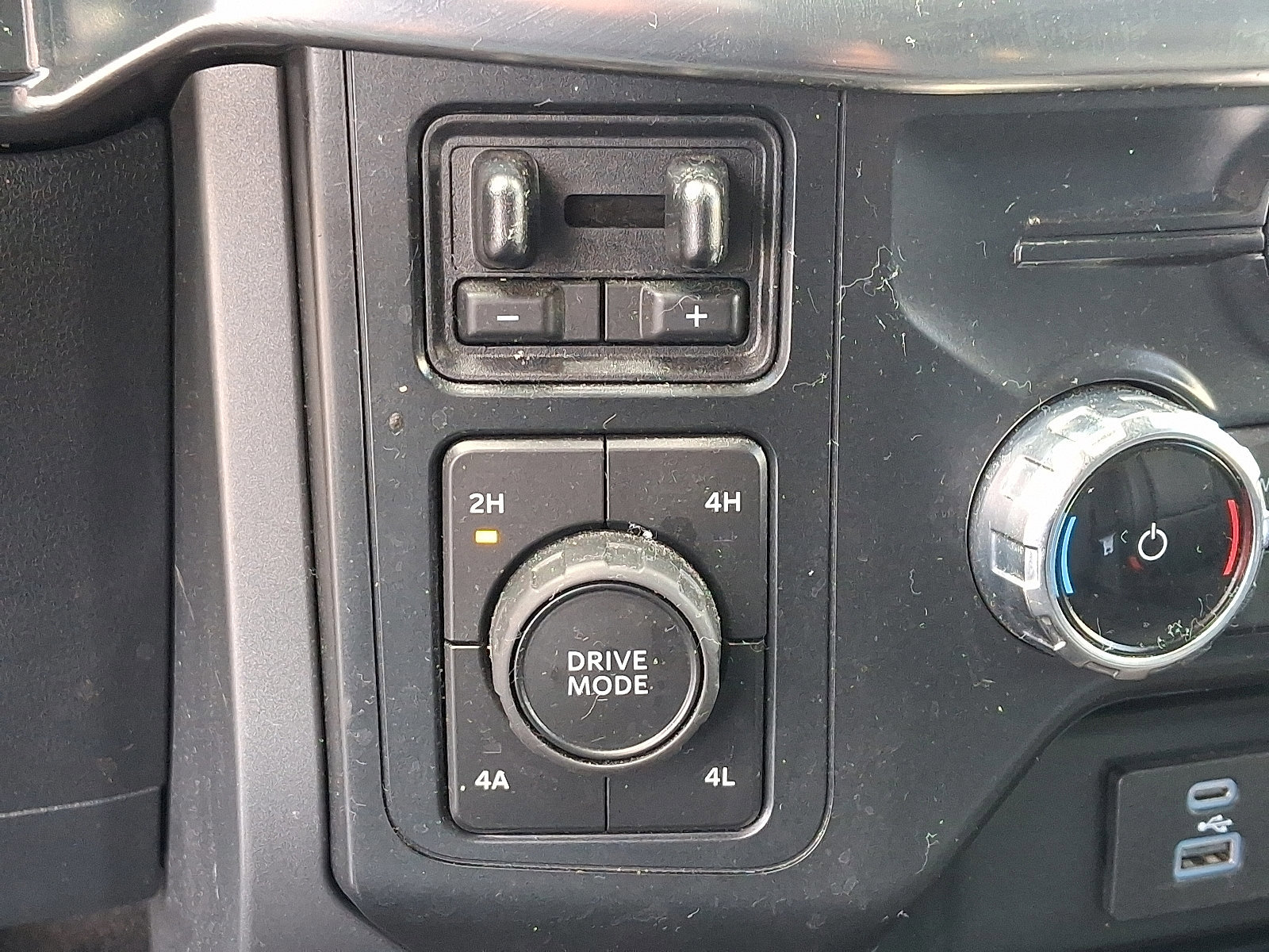 Certified 2022 Ford F150 Lariat w/ Equipment Group 501A Mid image 25