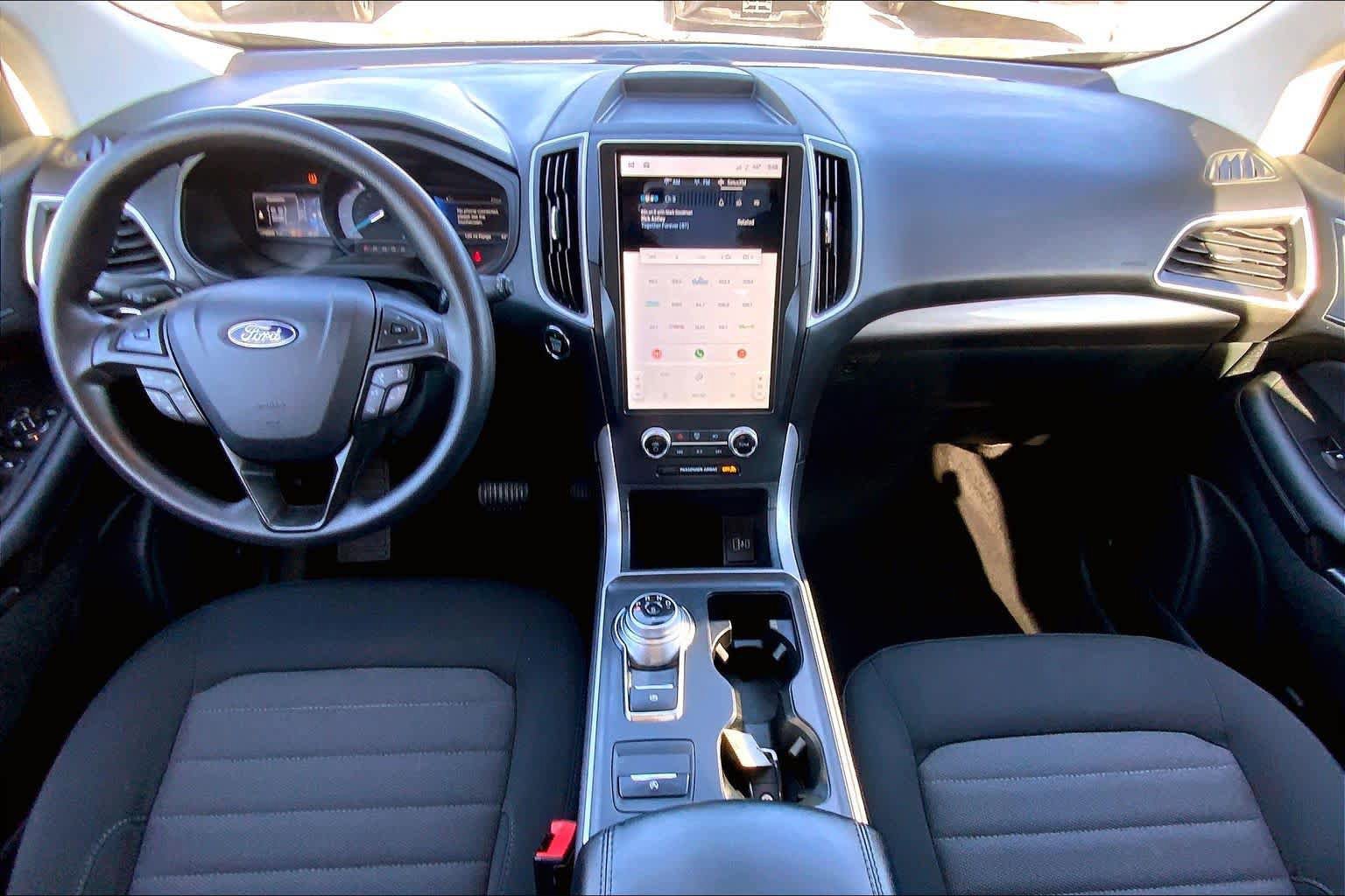 Certified 2024 Ford Edge SE w/ Black Appearance Package AWD/4WD image 14