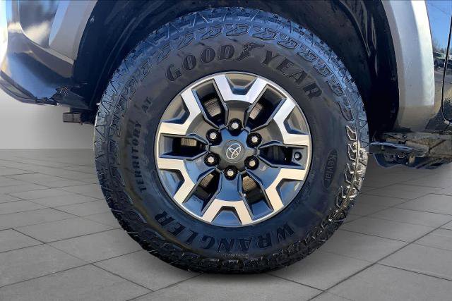 Used 2020 Toyota Tacoma TRD Off-Road w/ Technology Package image 11