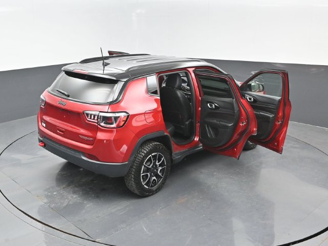Used 2025 Jeep Compass Trailhawk AWD/4WD image 28