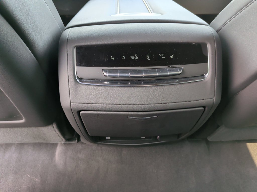 Used 2023 Cadillac Escalade Premium Luxury w/ Performance Package AWD/4WD image 19