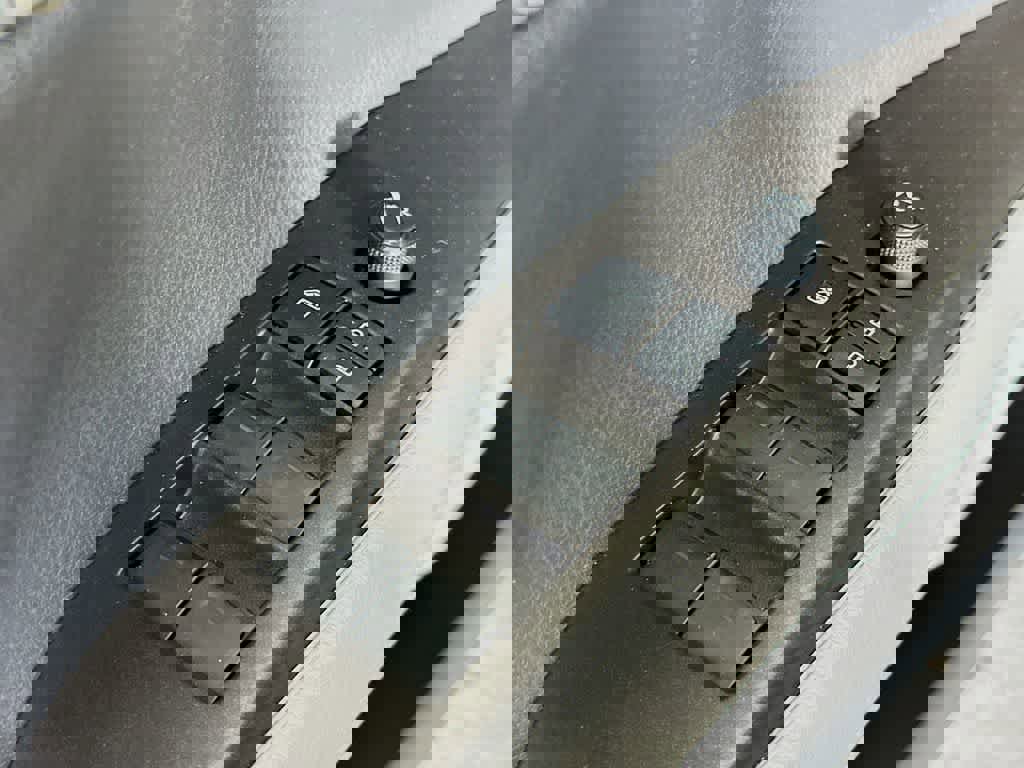 Used 2022 Toyota Camry LE image 27