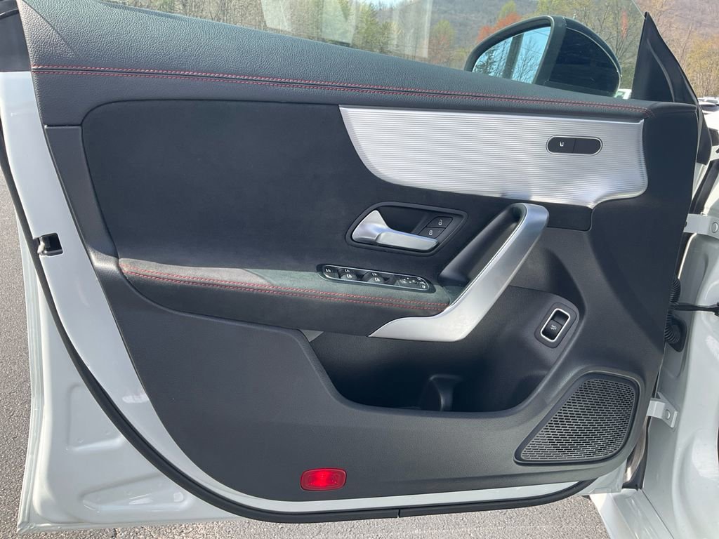 Used 2022 Mercedes-Benz CLA 250 image 17