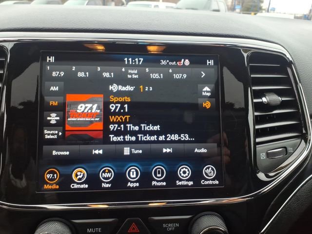 Used 2021 Jeep Grand Cherokee Limited image 17