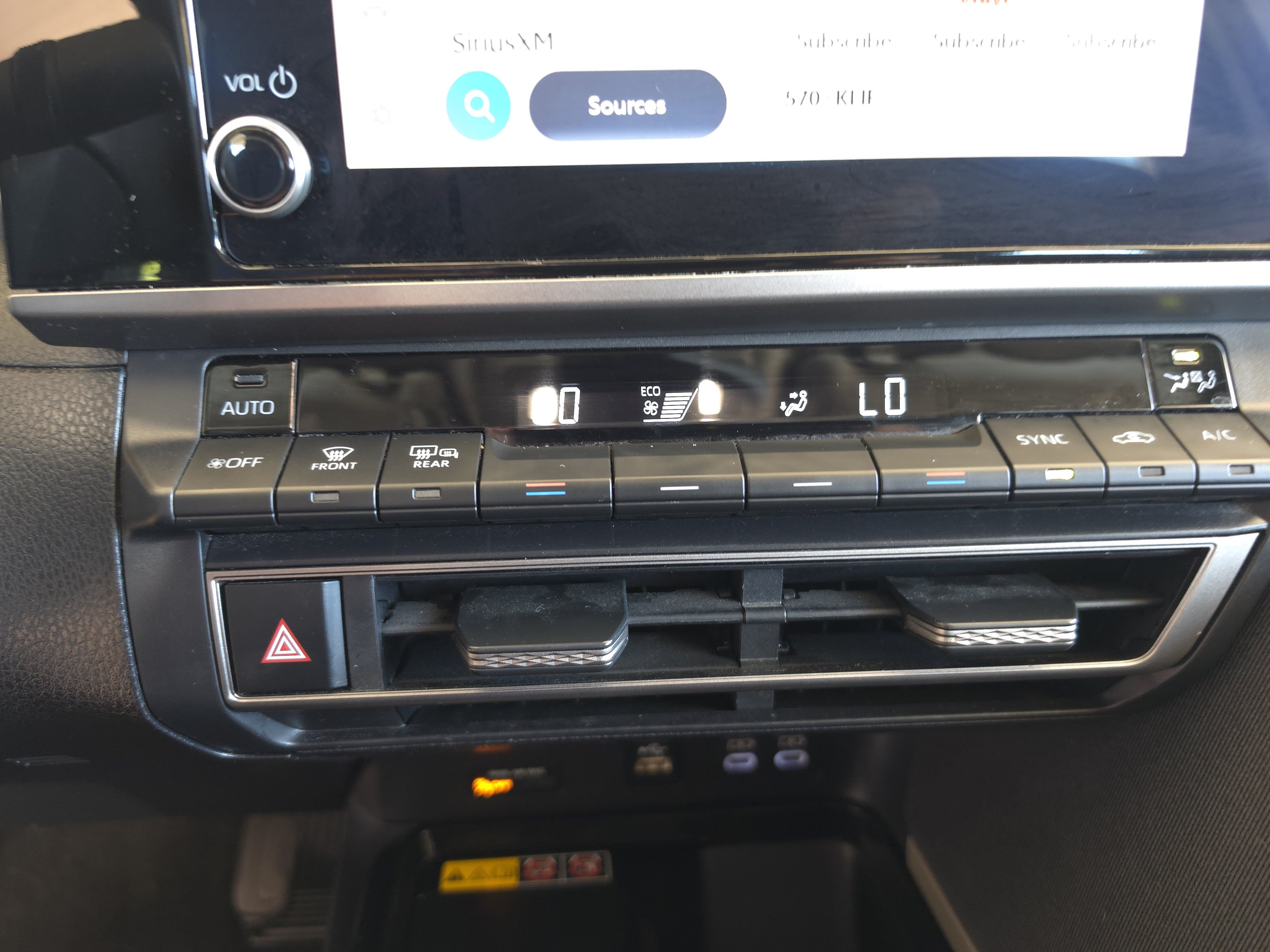 Used 2025 Toyota Camry LE FWD image 19