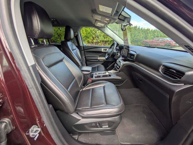 Certified 2022 Ford Explorer XLT w/ Equipment Group 202A AWD/4WD image 36