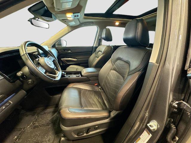 Used 2023 Nissan Pathfinder Platinum AWD/4WD image 18