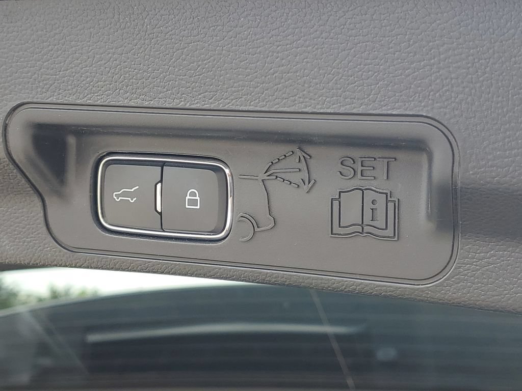 Certified 2023 Ford Explorer Limited w/ Hybrid Equipment Group 310A AWD/4WD image 11