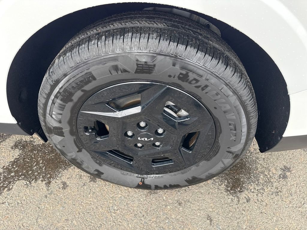 Used 2025 Kia Carnival LXS image 40