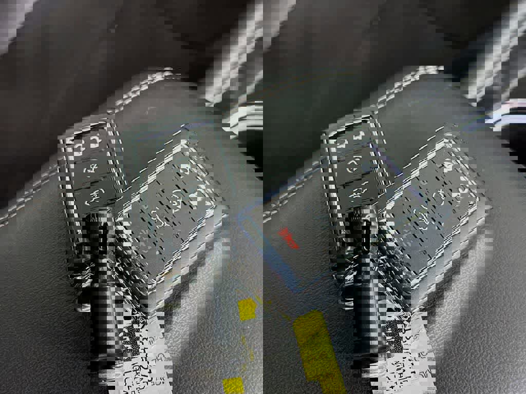 Used 2024 Jeep Grand Cherokee Altitude image 25