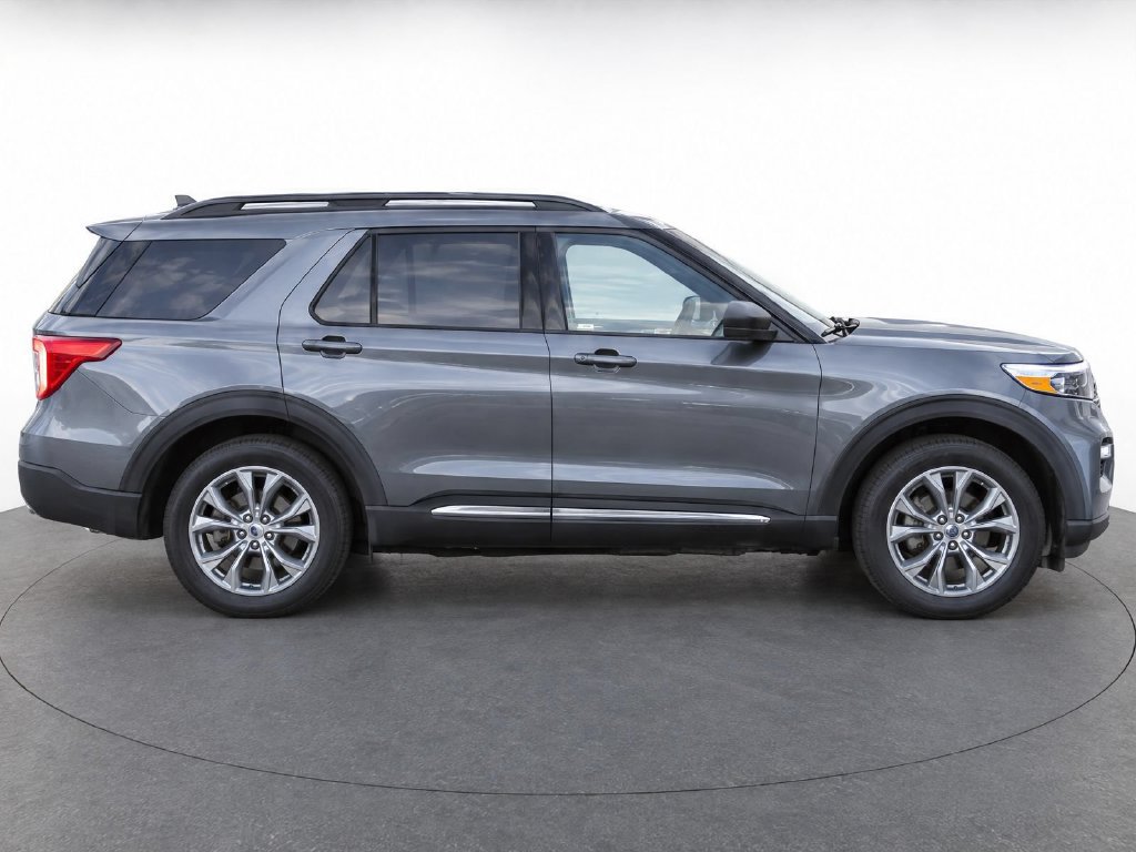 Certified 2023 Ford Explorer XLT w/ Equipment Group 202A AWD/4WD image 8