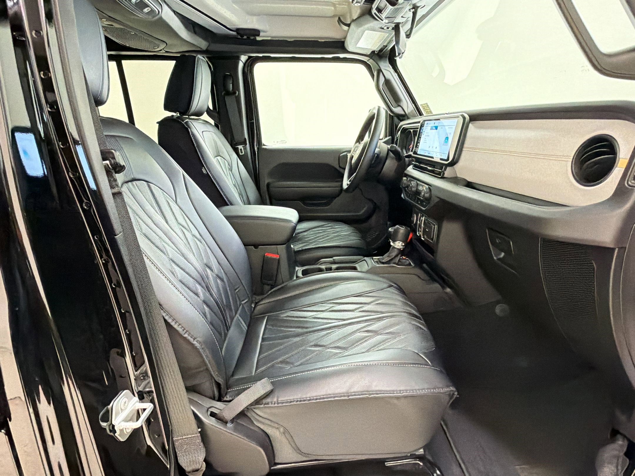 Used 2025 Jeep Gladiator Sport AWD/4WD image 28