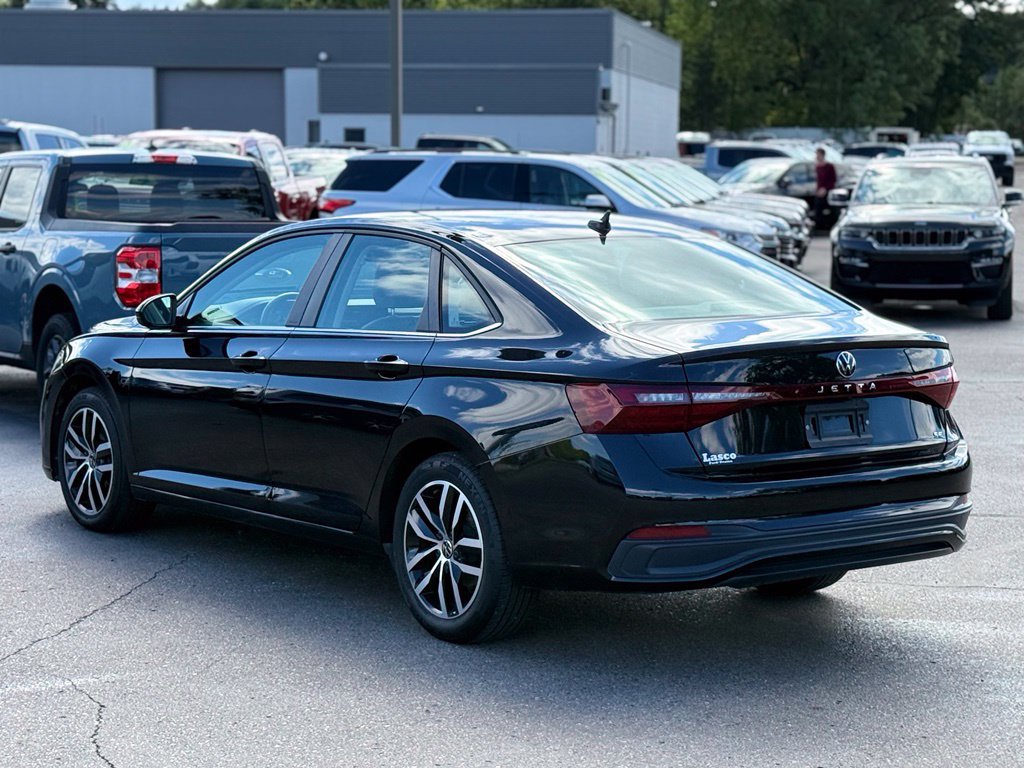 Used 2025 Volkswagen Jetta SE FWD image 31