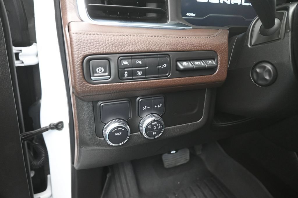 Used 2022 GMC Yukon Denali RWD image 13