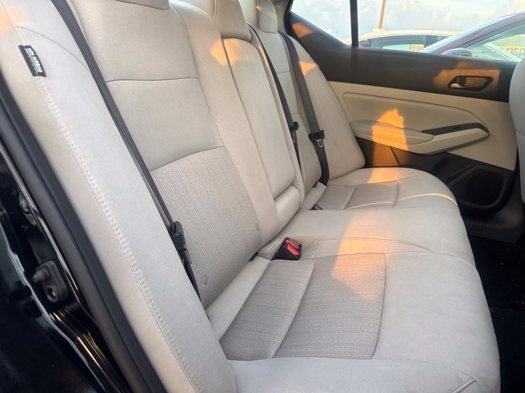 Used 2025 Nissan Altima 2.5 SV FWD image 6