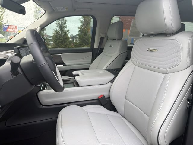 Certified 2025 Ford Expedition Platinum w/ Platinum Ultimate Package AWD/4WD image 11