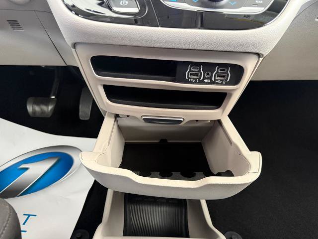 Used 2023 Chrysler Voyager LX FWD image 18