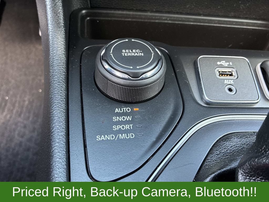 Used 2019 Jeep Cherokee Latitude Plus w/ Comfort/Convenience Group AWD/4WD image 29