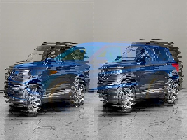 Certified 2022 Ford Explorer XLT w/ Equipment Group 202A image 3