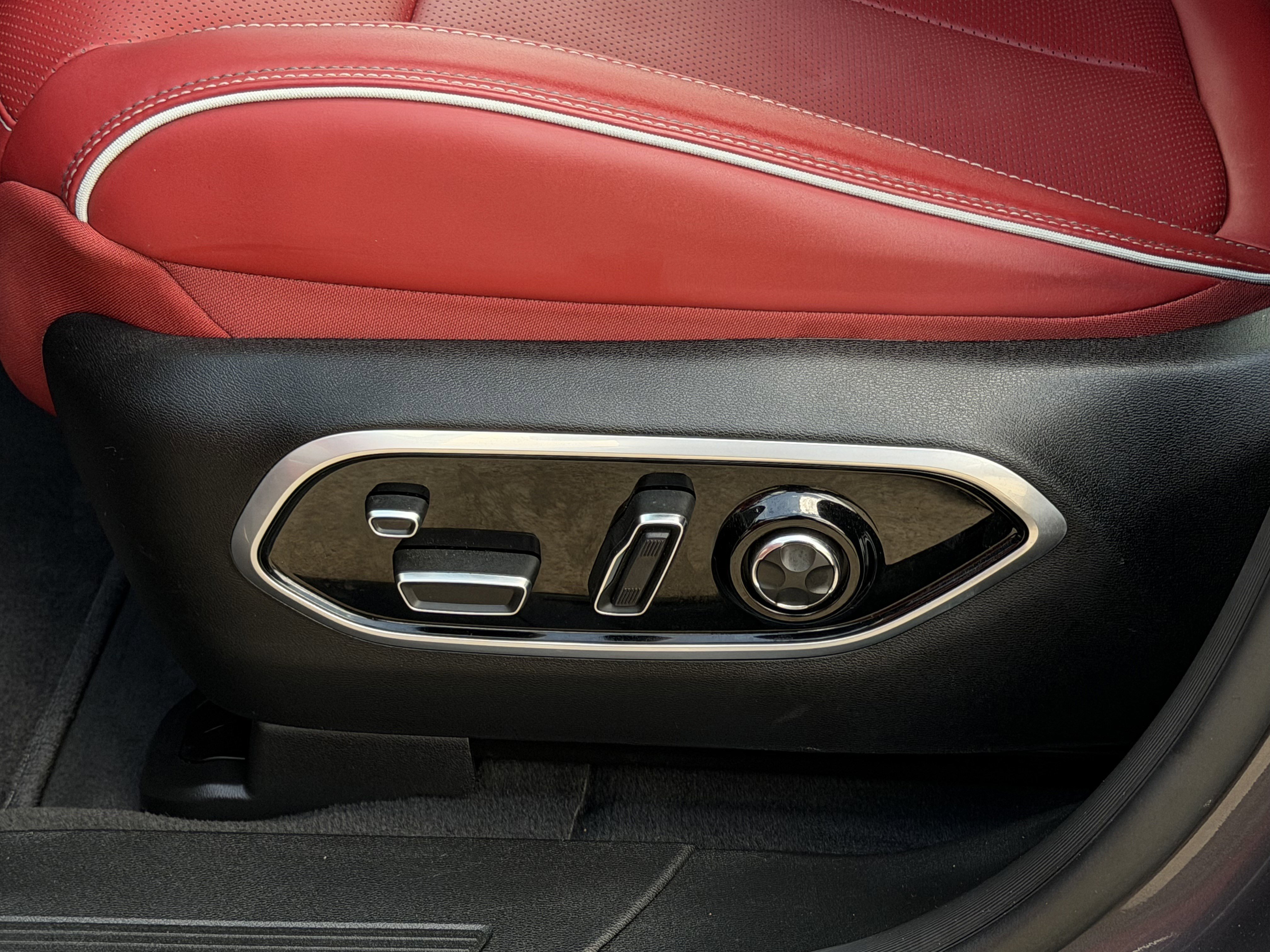 Used 2024 Jeep Wagoneer Launch Edition image 15