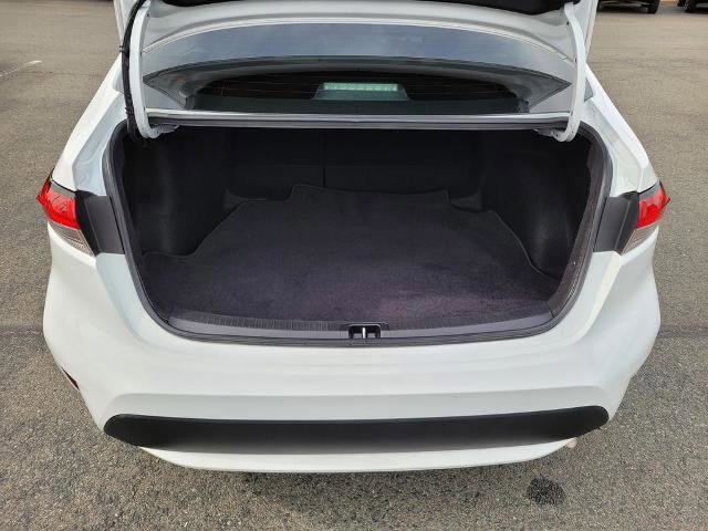 Used 2022 Toyota Corolla LE FWD image 10