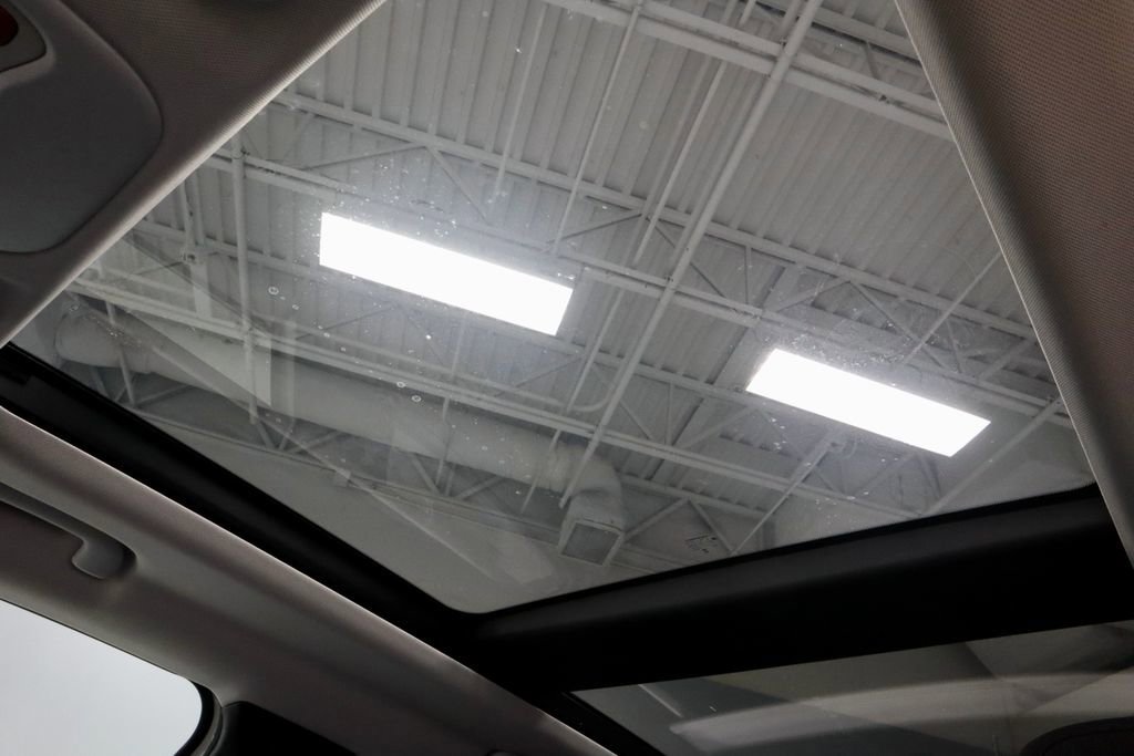 Used 2023 Jeep Renegade Latitude w/ Sun & Fun Group image 25