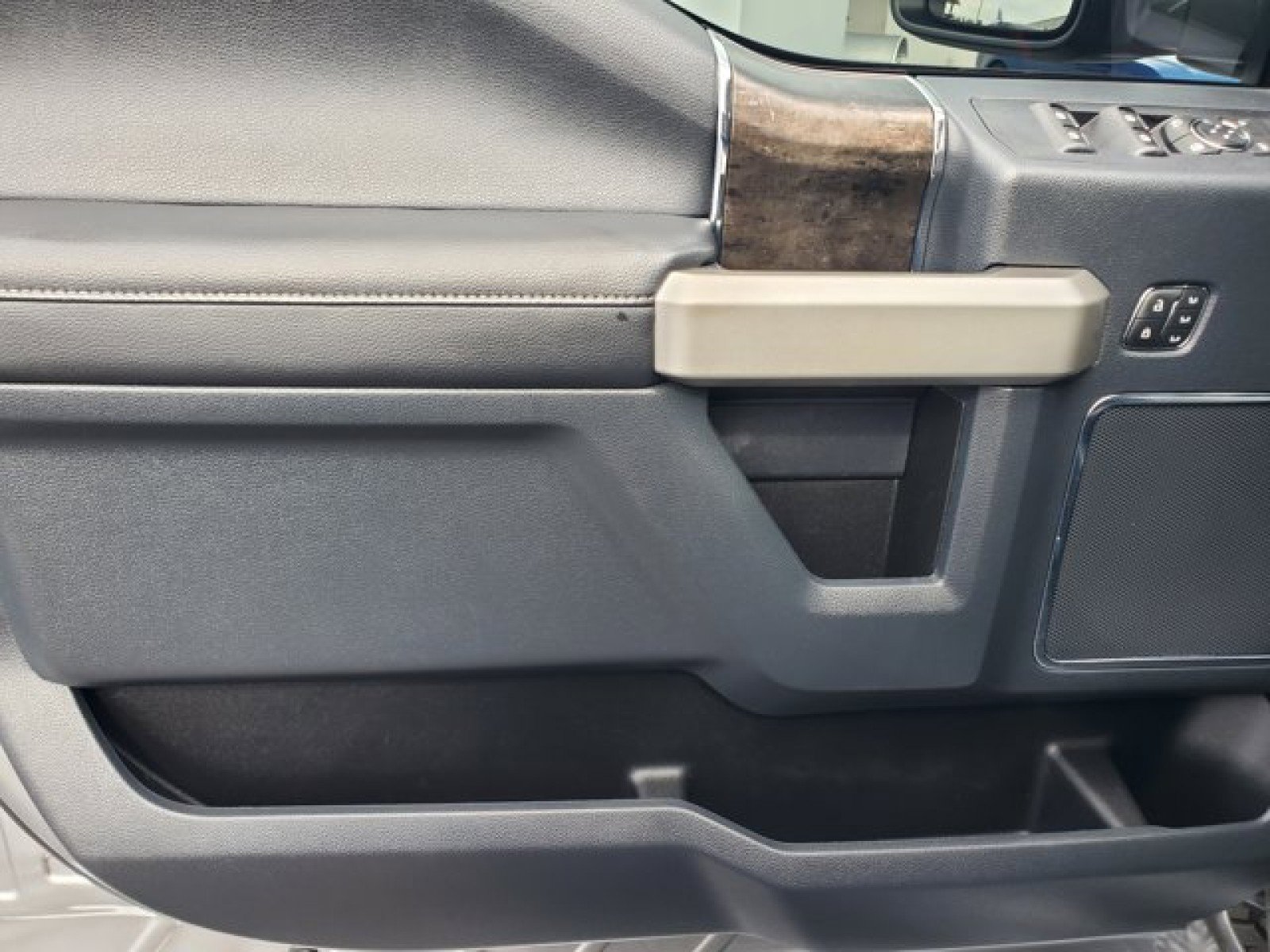 Certified 2022 Ford F250 Lariat w/ Lariat Ultimate Package image 12