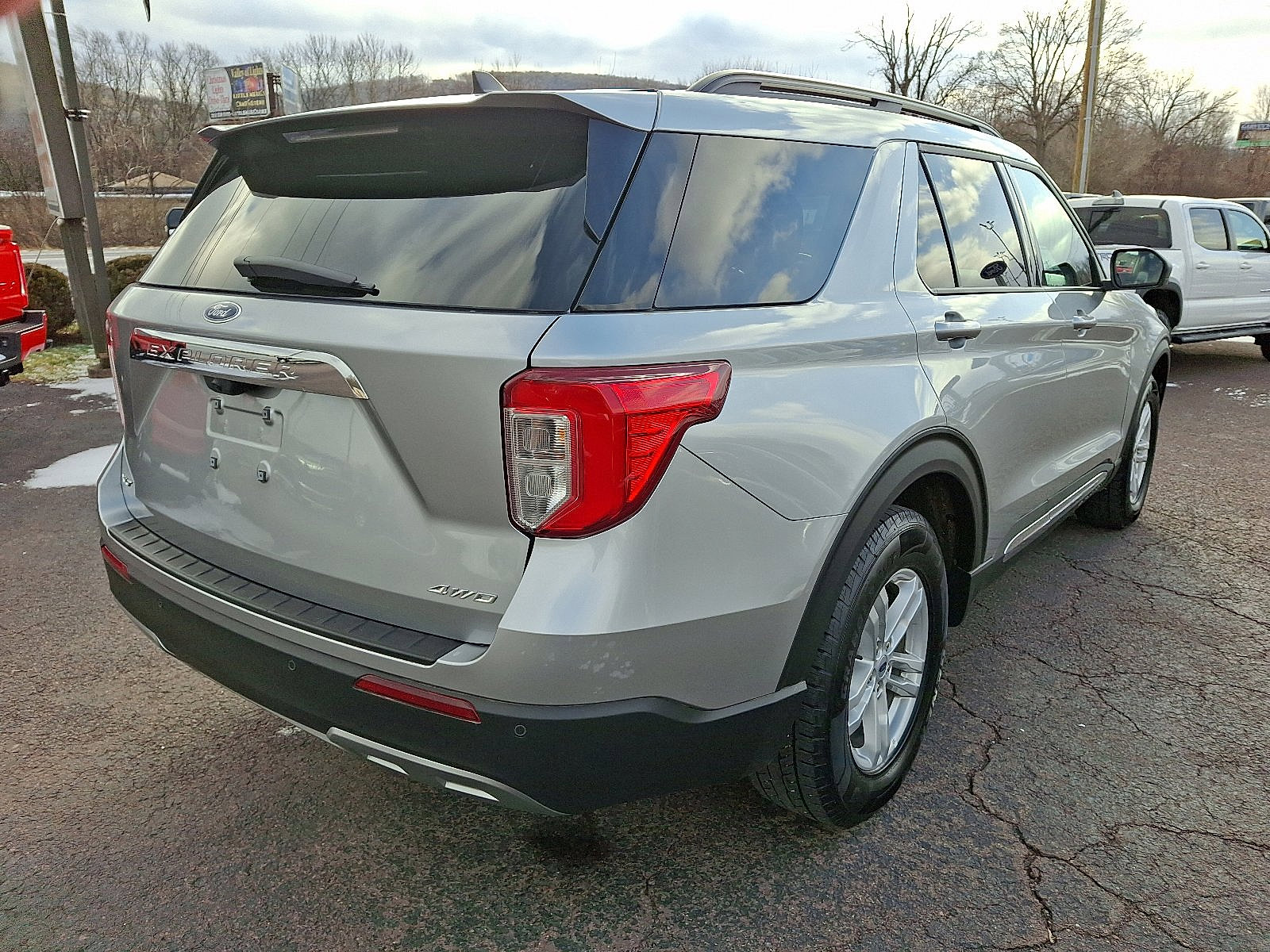 Certified 2024 Ford Explorer XLT w/ Equipment Group 202A image 10