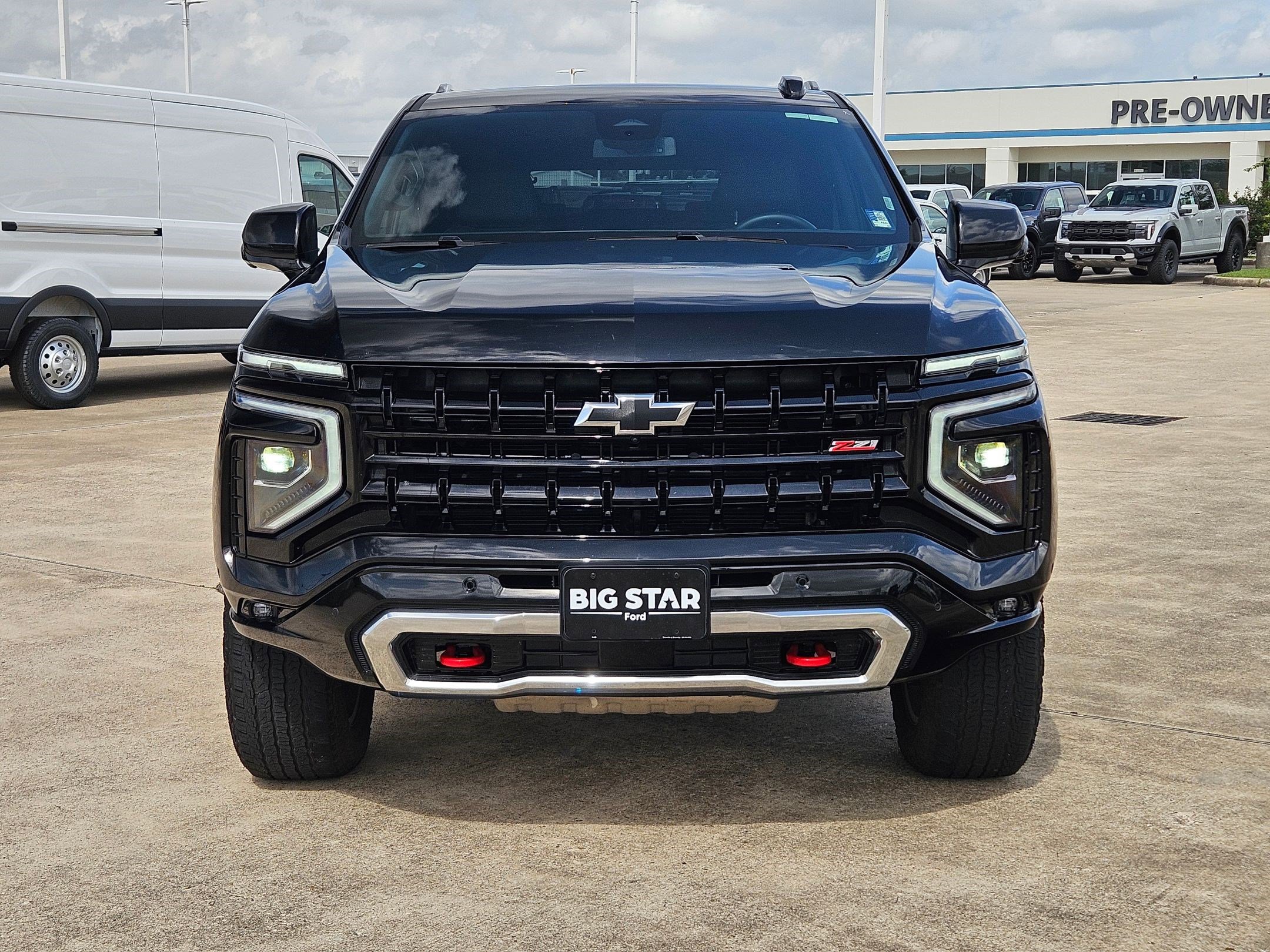 Used 2025 Chevrolet Suburban Z71 AWD/4WD image 11