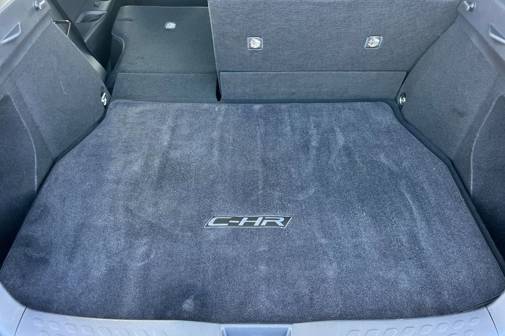 Used 2020 Toyota C-HR XLE image 17