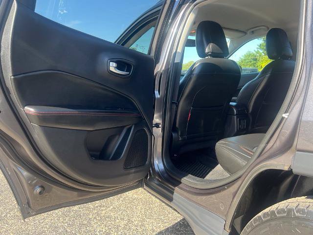 Used 2018 Jeep Compass Trailhawk w/ Leather Interior Group AWD/4WD image 38