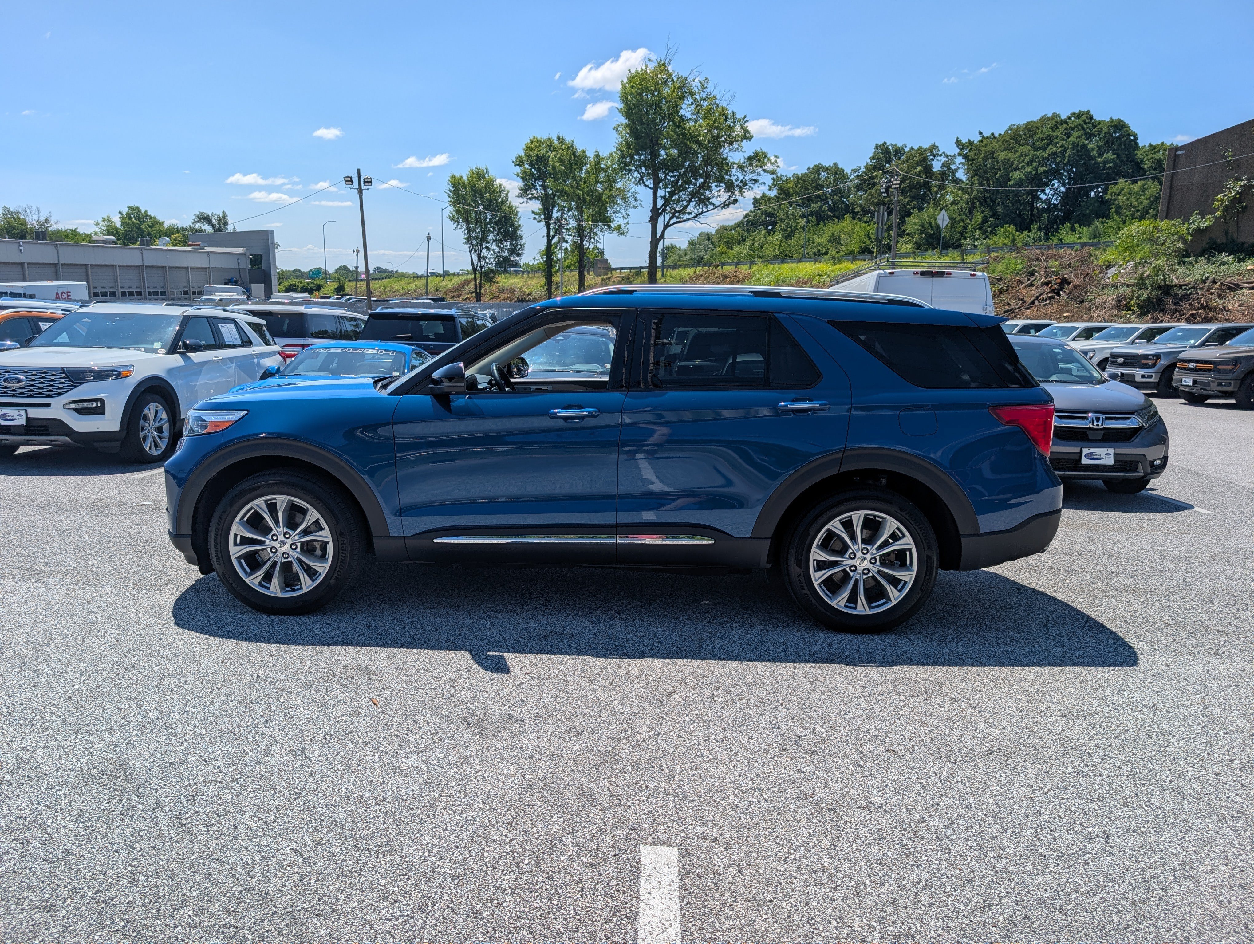 Certified 2020 Ford Explorer Limited AWD/4WD image 3