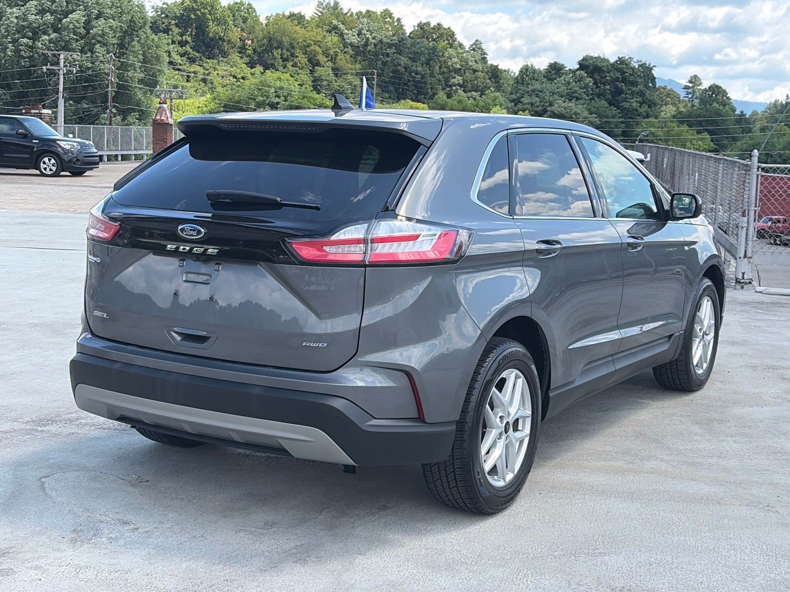 Certified 2024 Ford Edge SEL AWD/4WD image 3