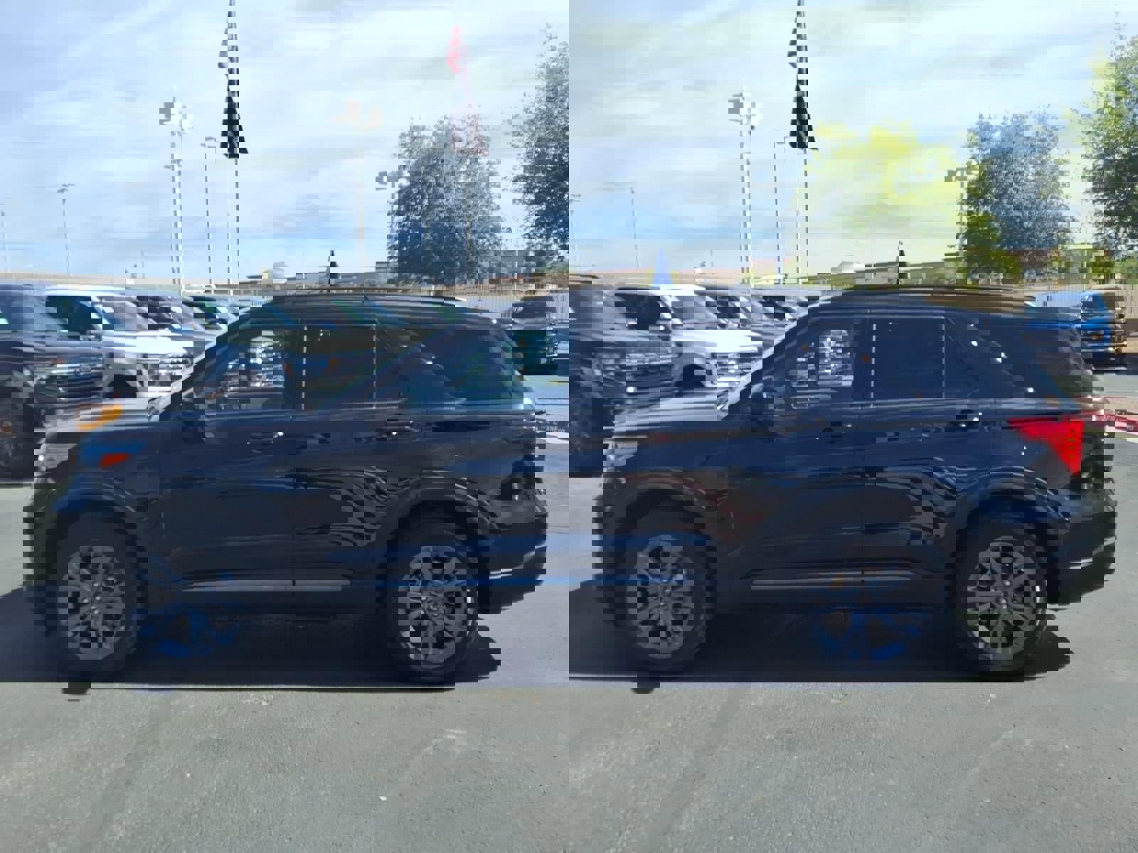 Certified 2022 Ford Explorer XLT w/ Equipment Group 202A image 2