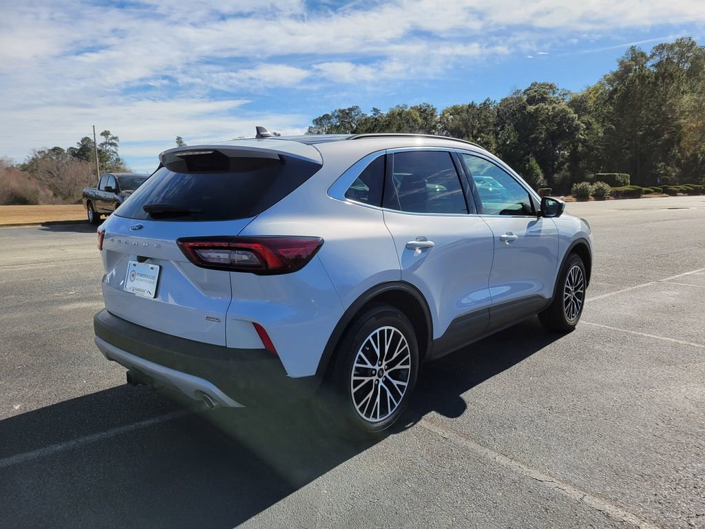Certified 2025 Ford Escape SE w/ PHEV Premium Package image 6