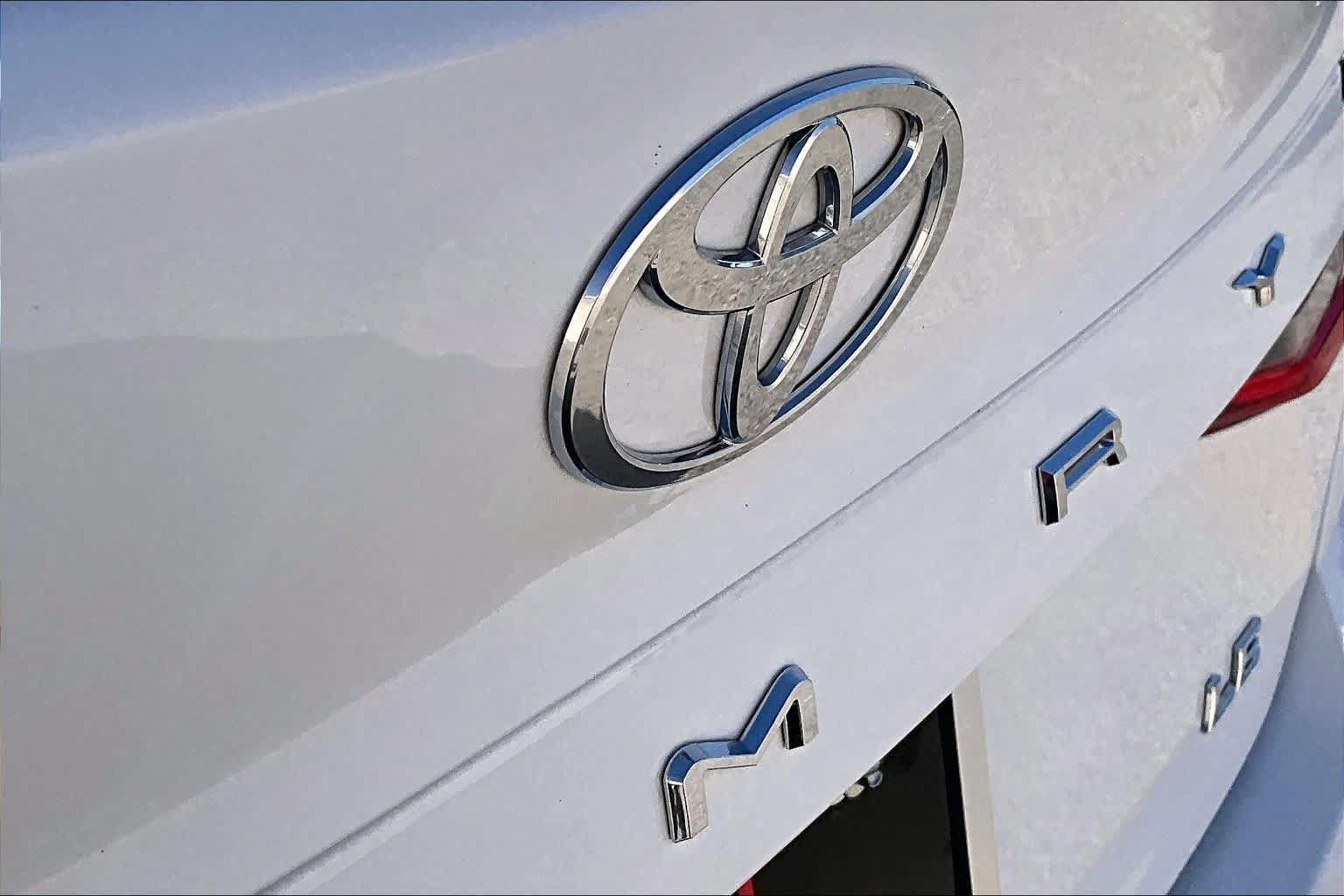 Used 2025 Toyota Camry LE FWD image 31