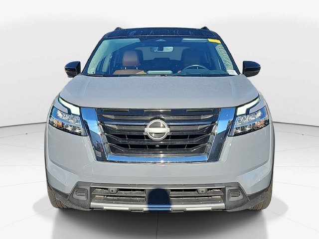 Used 2024 Nissan Pathfinder Platinum FWD image 8