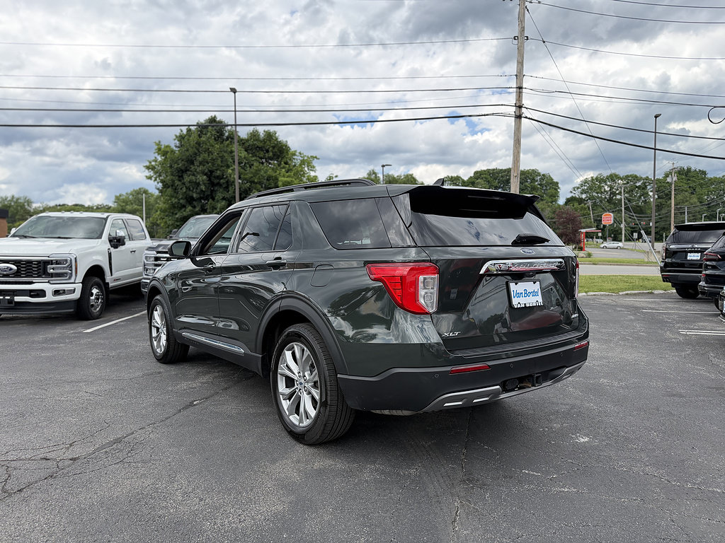 Certified 2023 Ford Explorer XLT w/ Equipment Group 202A AWD/4WD image 4