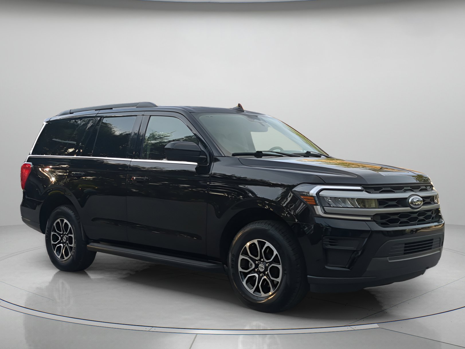 Certified 2024 Ford Expedition XLT RWD image 38
