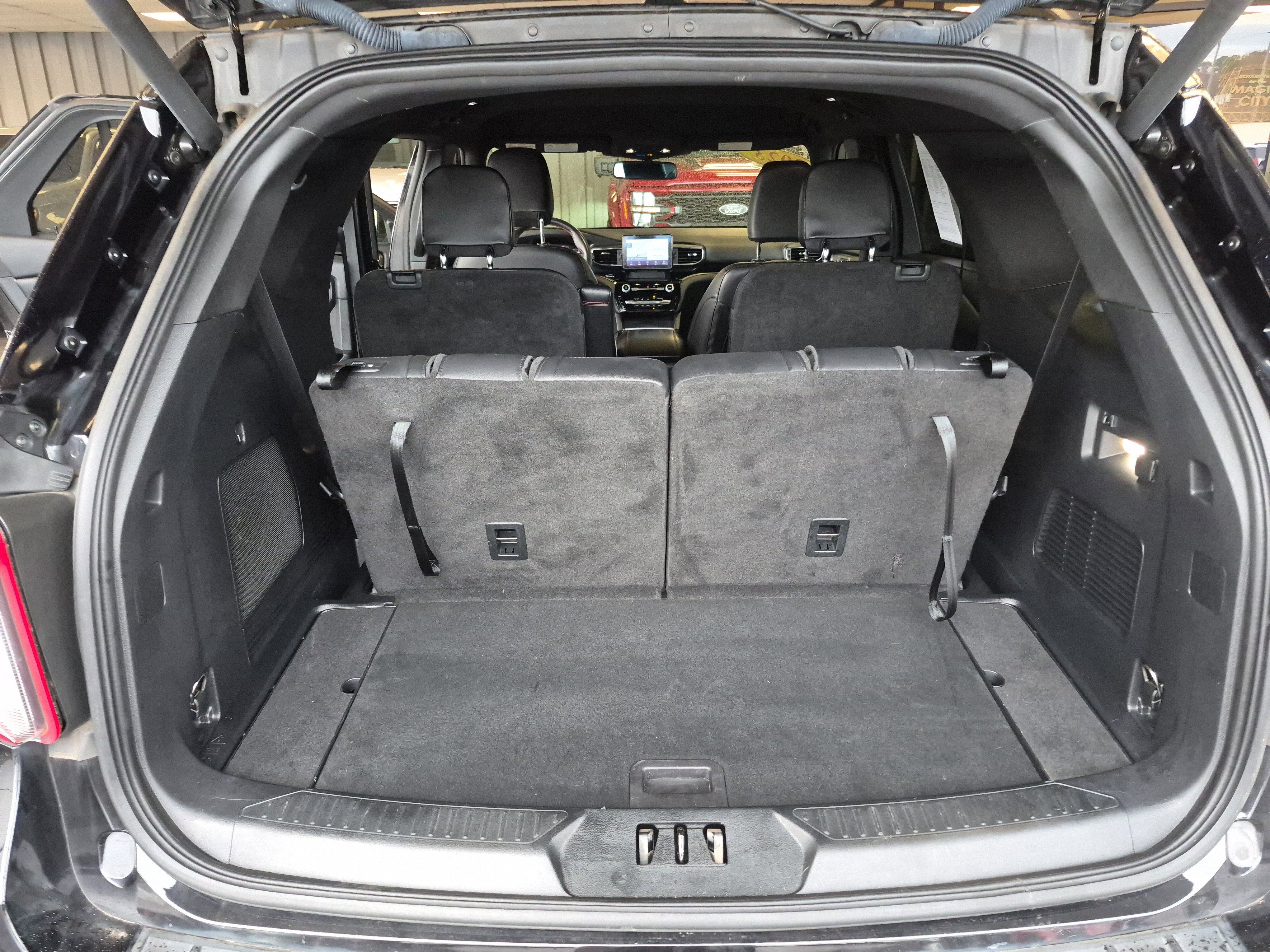 Certified 2023 Ford Explorer ST-Line w/ Class IV Trailer Tow Package image 17