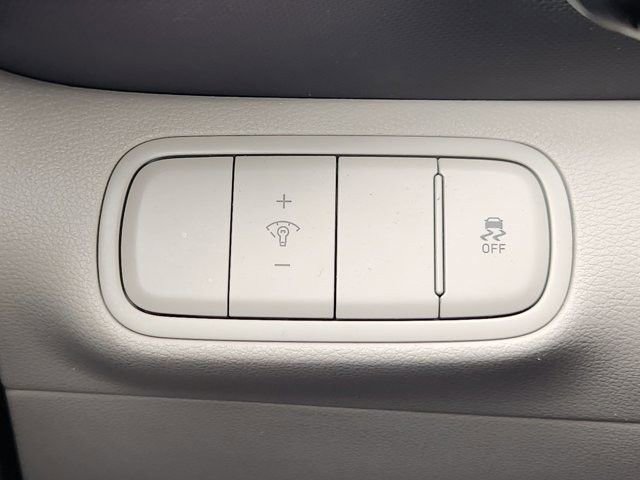 Used 2025 Hyundai Venue SEL FWD image 19