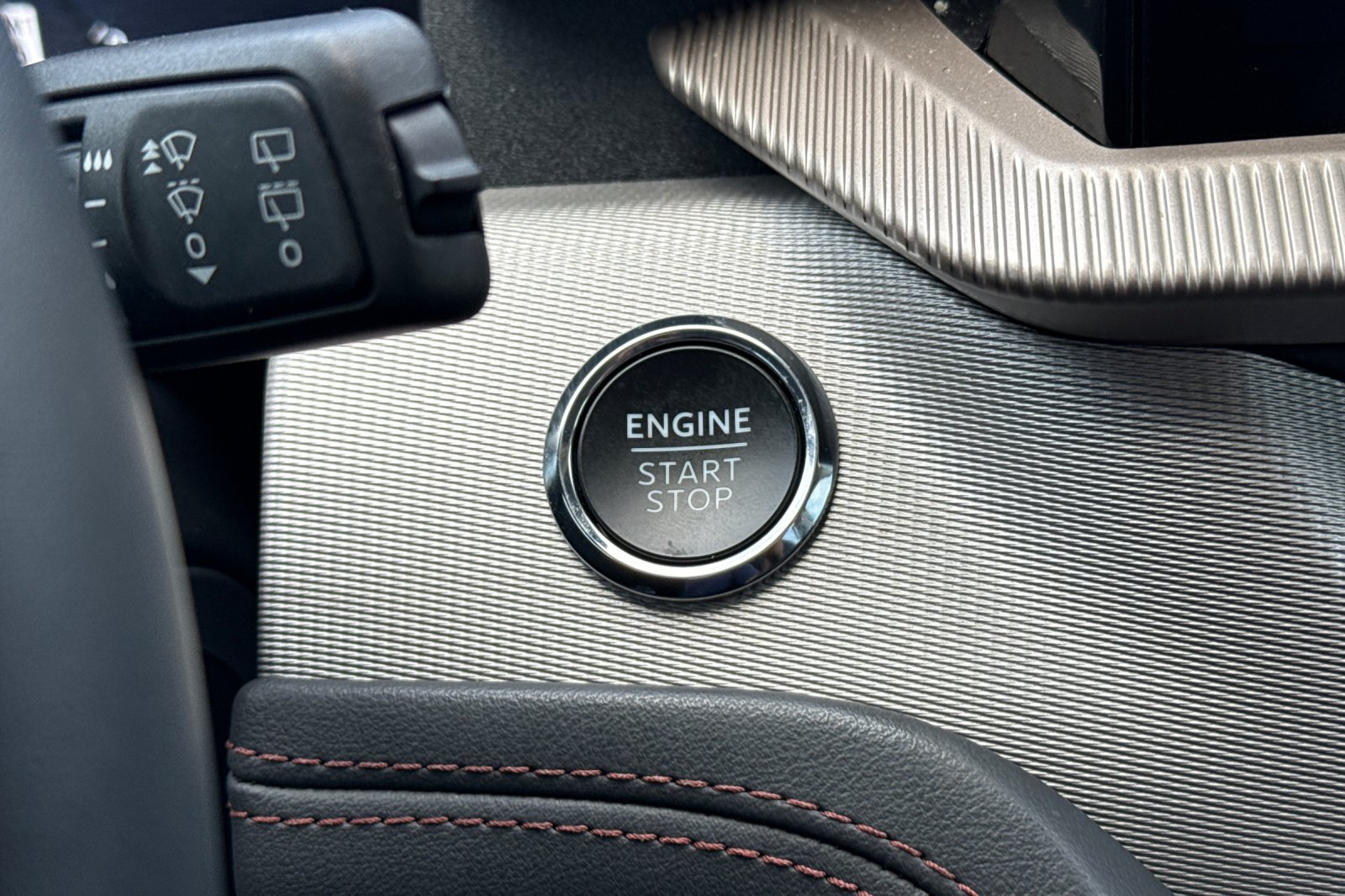 Certified 2025 Ford Explorer Active RWD image 26