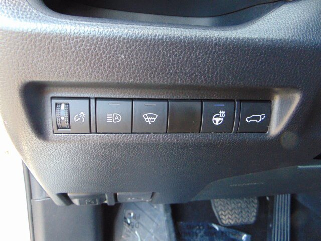 Used 2022 Toyota RAV4 XLE Premium AWD/4WD image 18