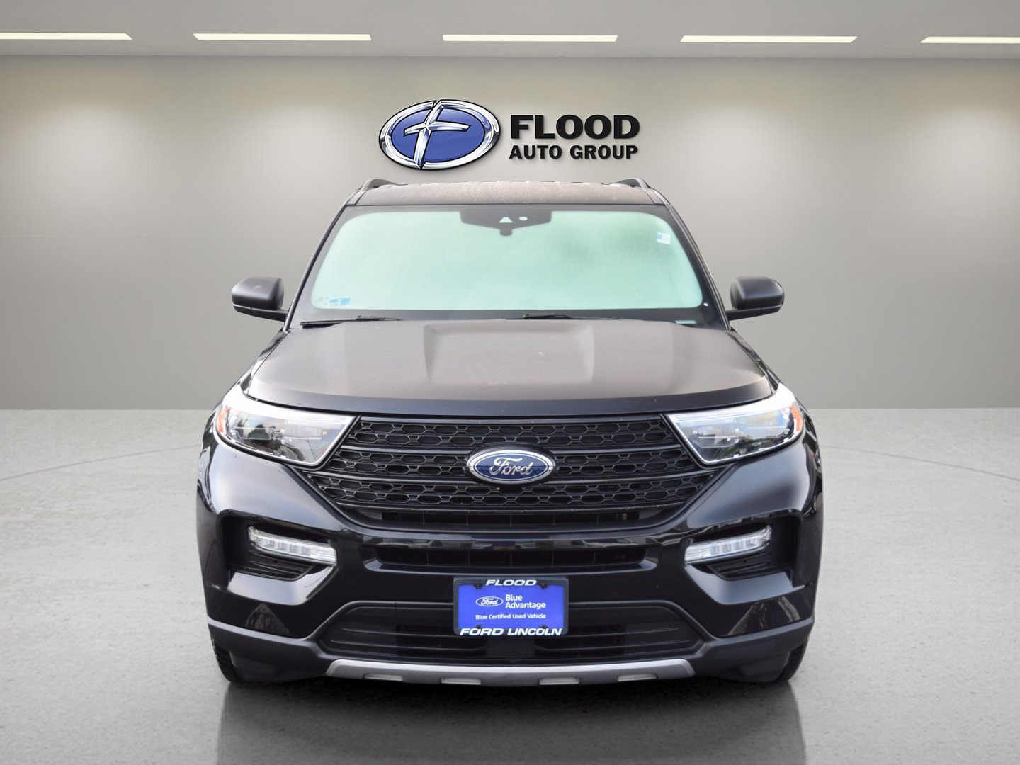 Certified 2021 Ford Explorer XLT w/ Equipment Group 202A AWD/4WD image 2