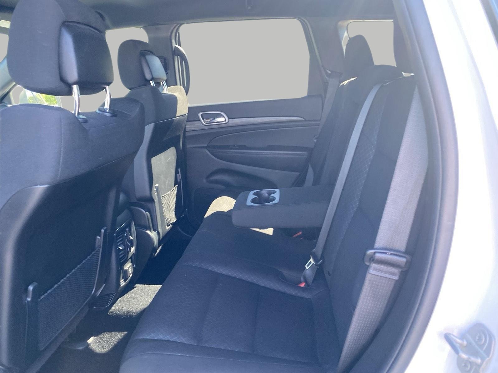 Used 2021 Jeep Grand Cherokee Laredo AWD/4WD image 17