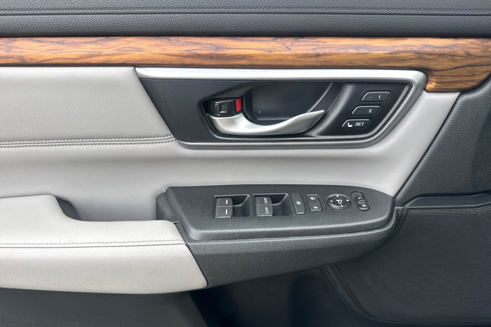 Used 2018 Honda CR-V Touring image 10