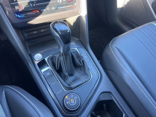 Used 2022 Volkswagen Tiguan SE w/ Panoramic Sunroof Package image 13